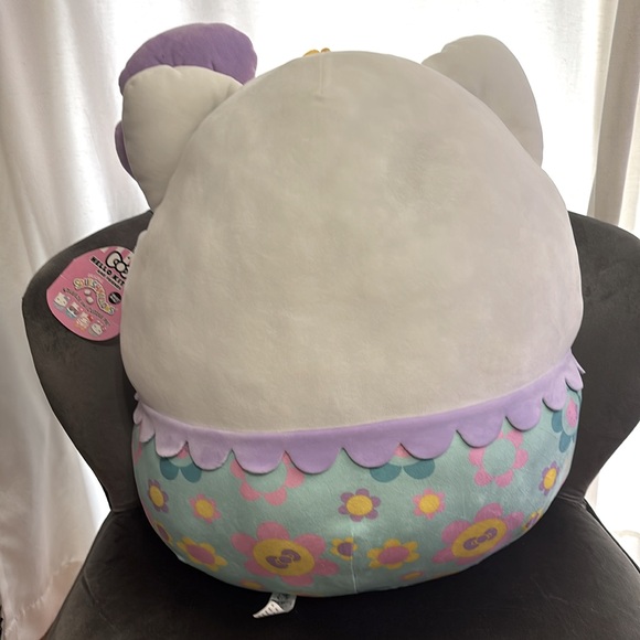 Hello Kitty Floral Original Squishmallows 24-Inch - Picture 2 of 3
